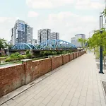 Elegant With Balcony By The Oder River In By Renters Prestige アパート ヴロツワフ