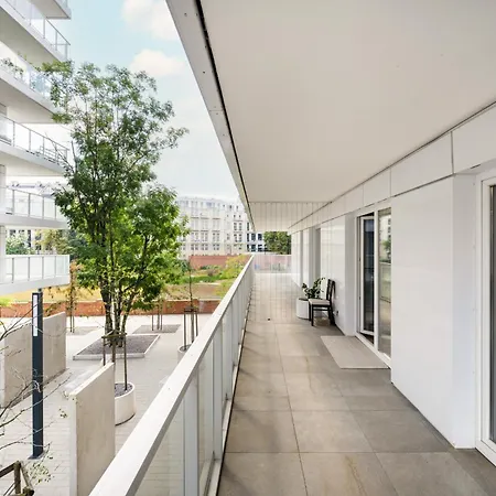 Elegant With Balcony By The Oder River In By Renters Prestige * Breslavia