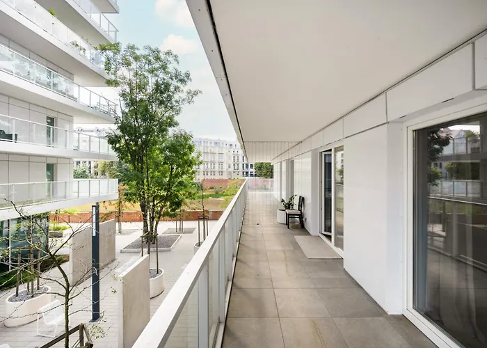 Elegant With Balcony By The Oder River In By Renters Prestige * Breslavia